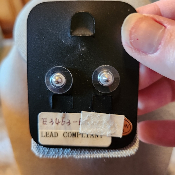 Cubic zirconia earrings studs - Picture 2 of 3